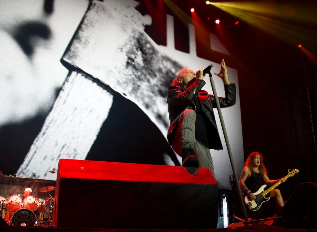 Remember the Pink Floyd song, "Be careful with that axe, Eugene?"
Bruce Dickinson belting out Paul D'Anno vocals as if they're his own. (Photo: Doug Van Pelt)