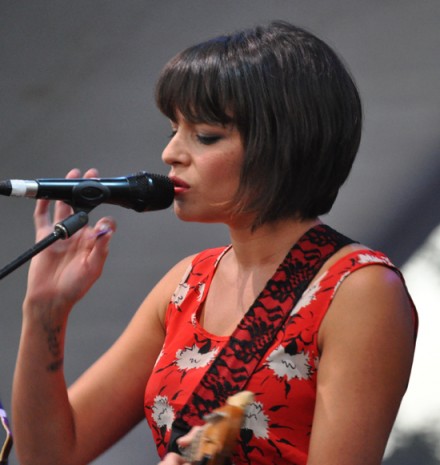 norah crooning (photo by DVP)