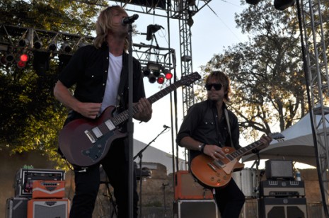 switchfoot guitarsx2 (photo by DVP)