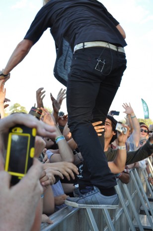 switchfoot on barricade (photo by DVP)